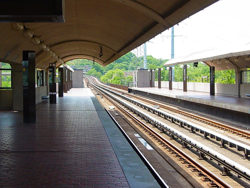 Eisenhower Avenue Metro Station